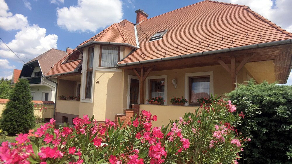 Hevizquelle Apartments
