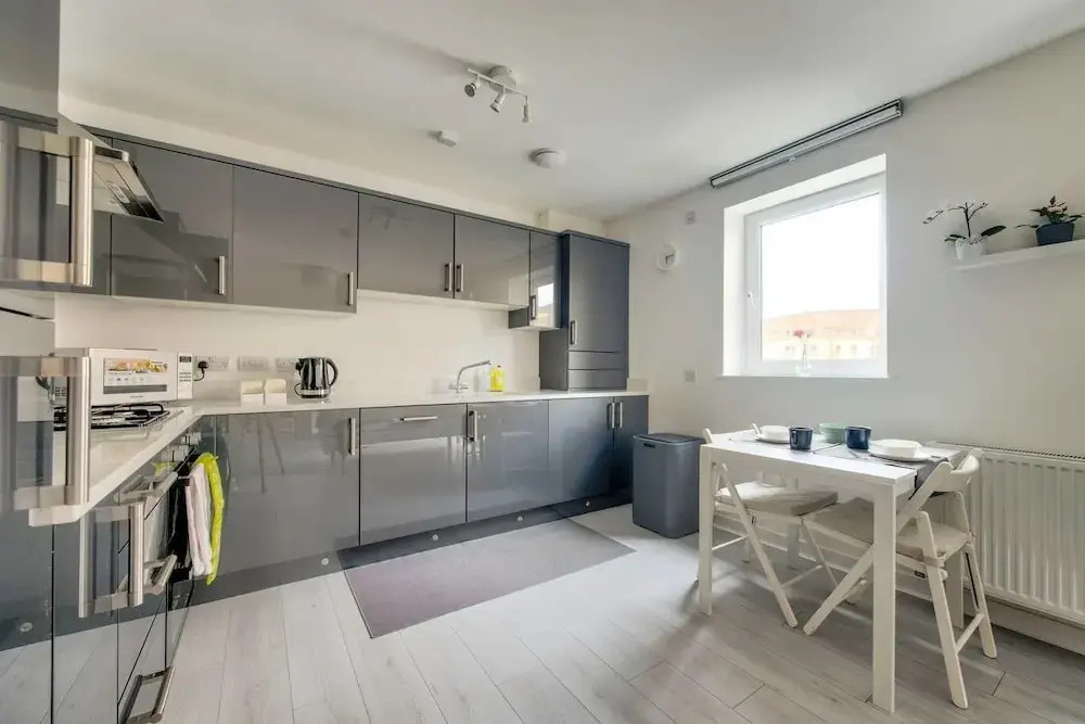 Bright 2BR Home Near Royal Mile