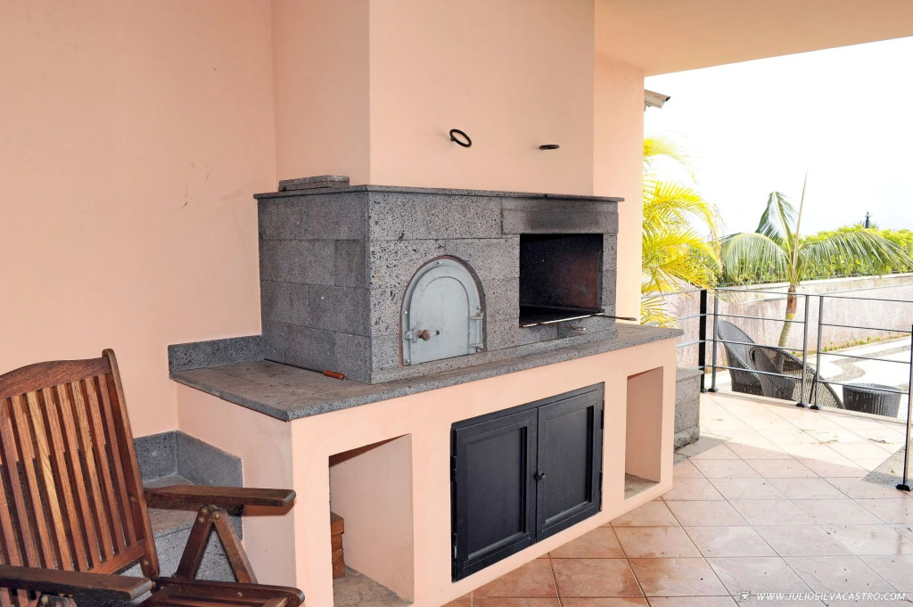 Fabulous villa, heated pool, games room, overlooking Funchal | Villa Luz