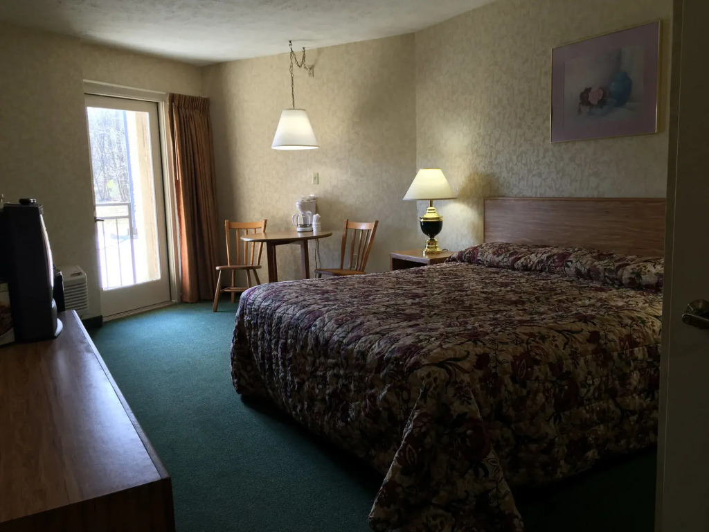 Norma Dan Motel - Near Dolly Parton's Stampede Dinner Attraction