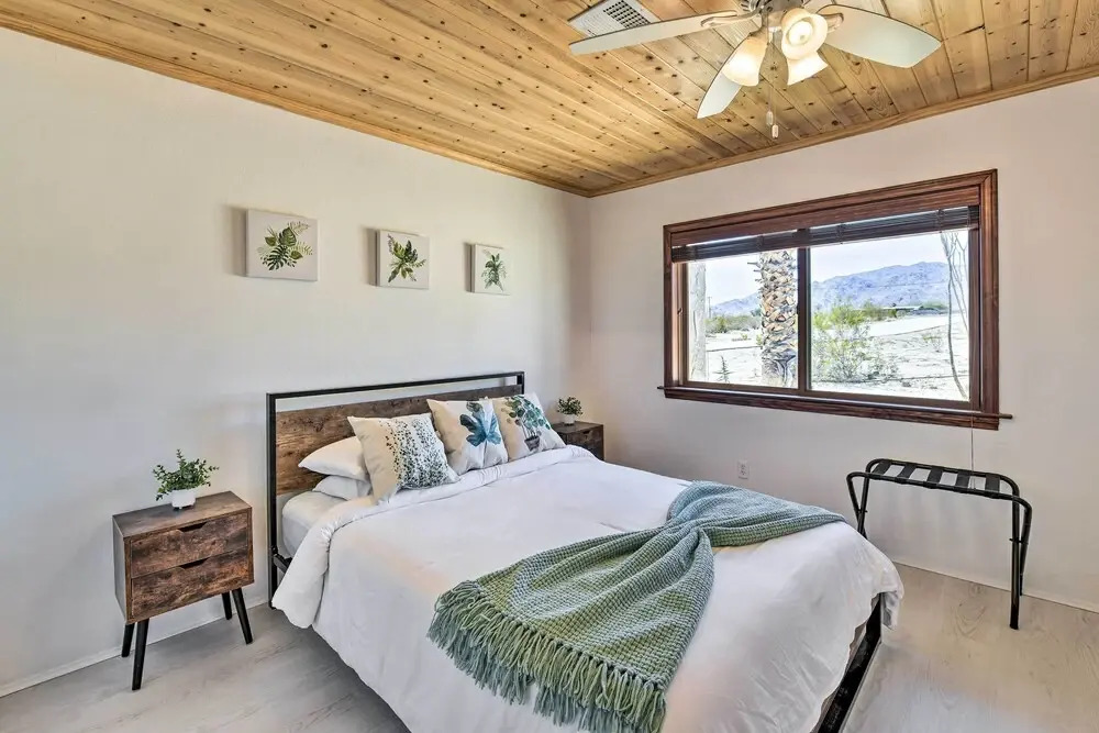 Chic Joshua Tree Pad w/ Mountain Views & Hot Tub