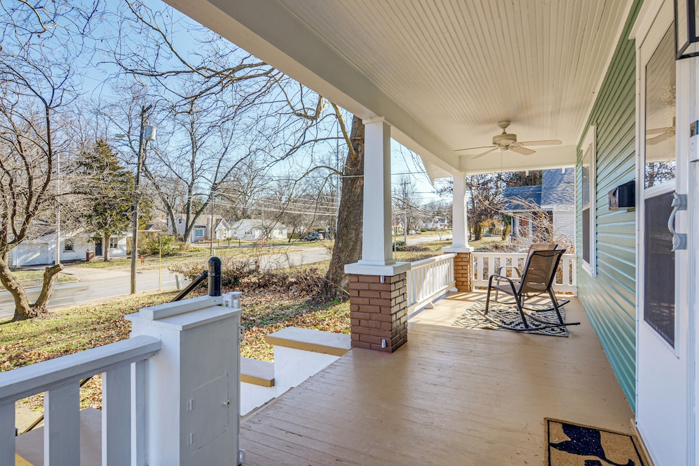 < 1 Mi to Msu! Updated Springfield House w/ Deck