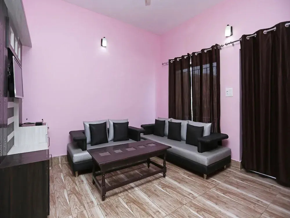 OYO 10946 Home 3BHK Lake View Rainbow Cottage Bhimtal