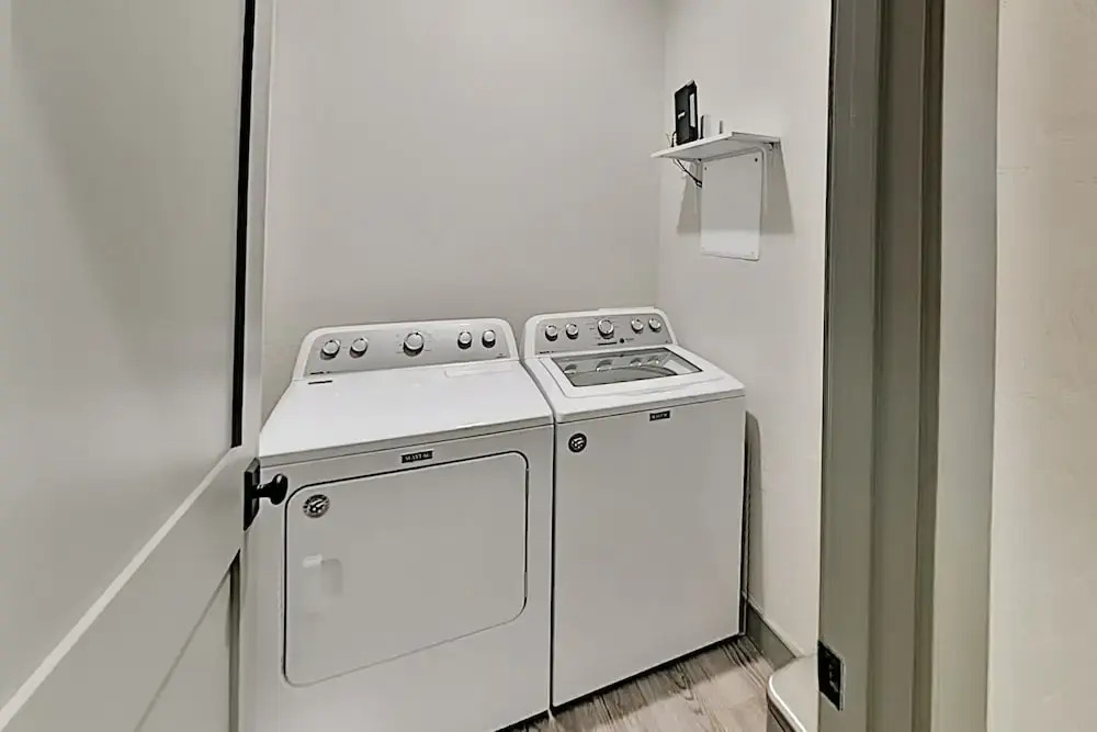 Brand-new Townhome W/ Private Balcony & Fireplace 3 Bedroom Townhouse