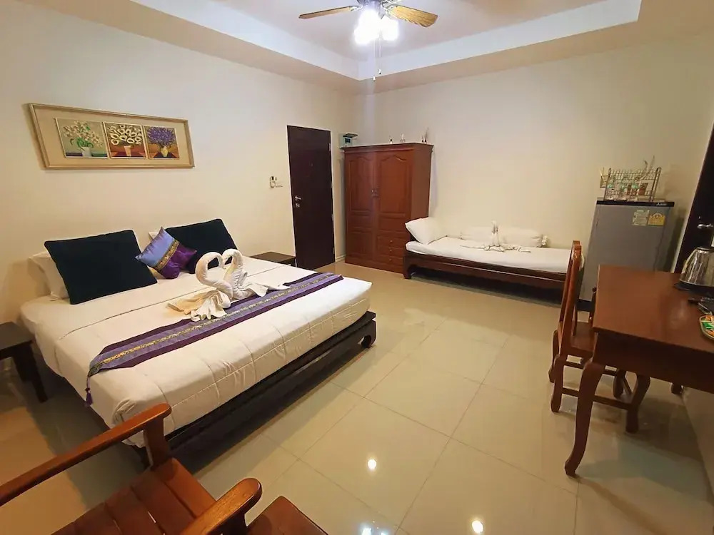 Baan Glangsuan Bang Kobua