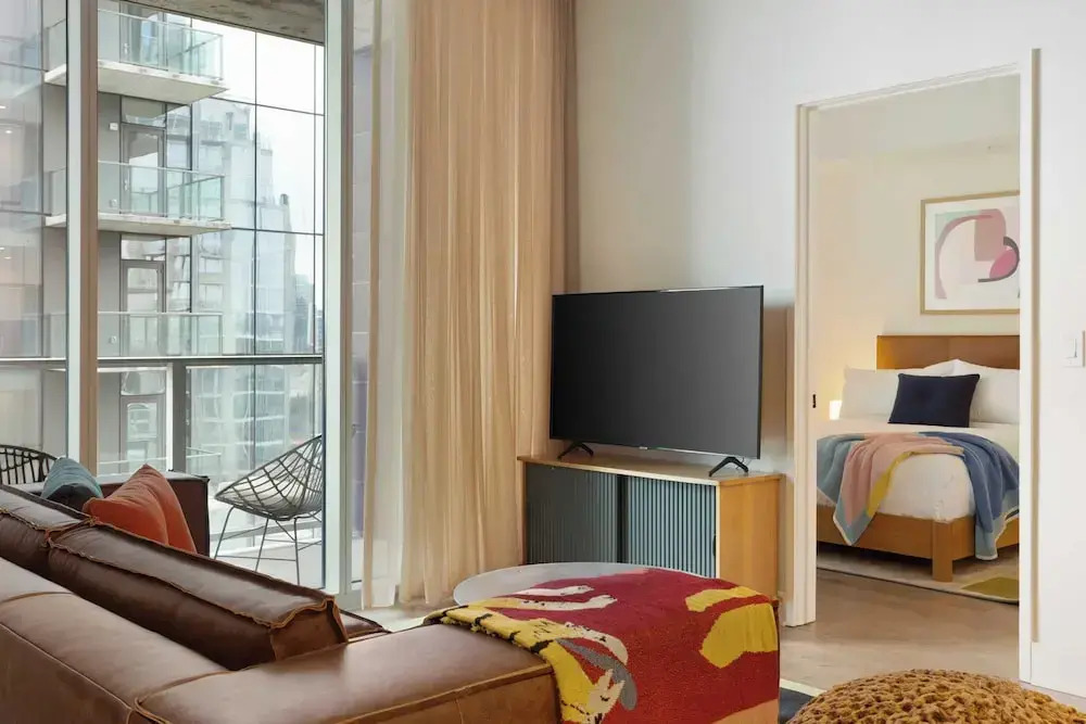 Sleeps 16 Brand New Austin High Rise w/ Rooftop Pool, Gym, Yoga Studio & More!