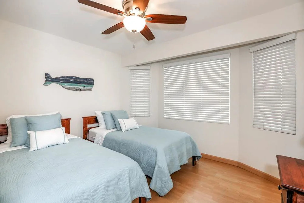 Beachy 3br - 1 Block To Ocean, Near Abbott Kinney 3 Bedroom Home