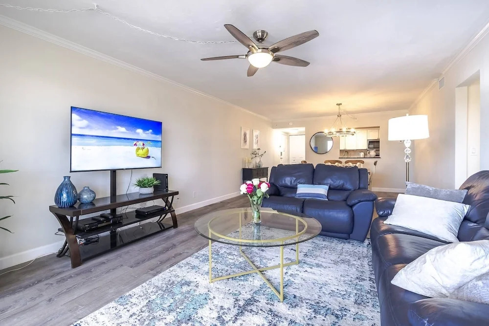 Harbor Towers 4th Fl Pool & Bay Views End Unit