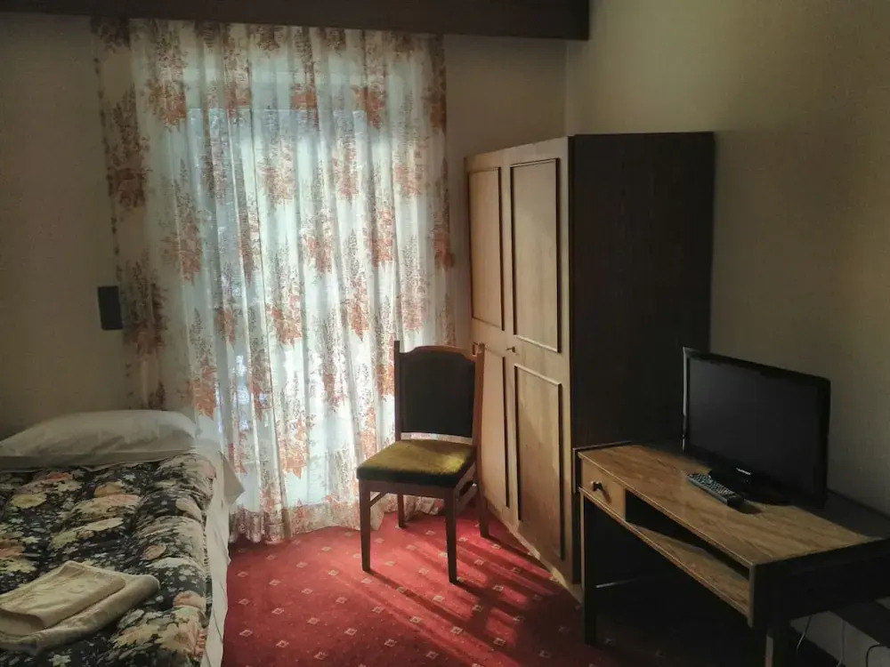 Hotel & Camping Gisser