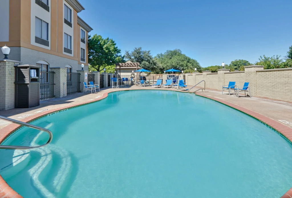 Holiday Inn Express & Suites Dallas - Duncanville by IHG