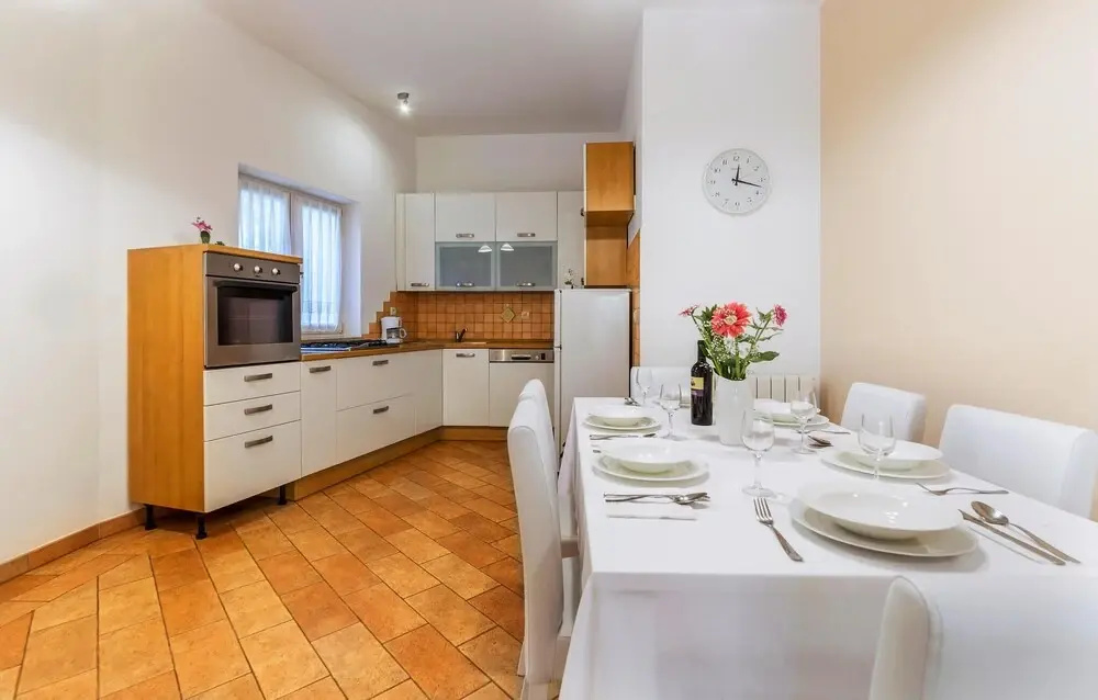 Amazing Apartment in Vinkuran With 2 Bedrooms
