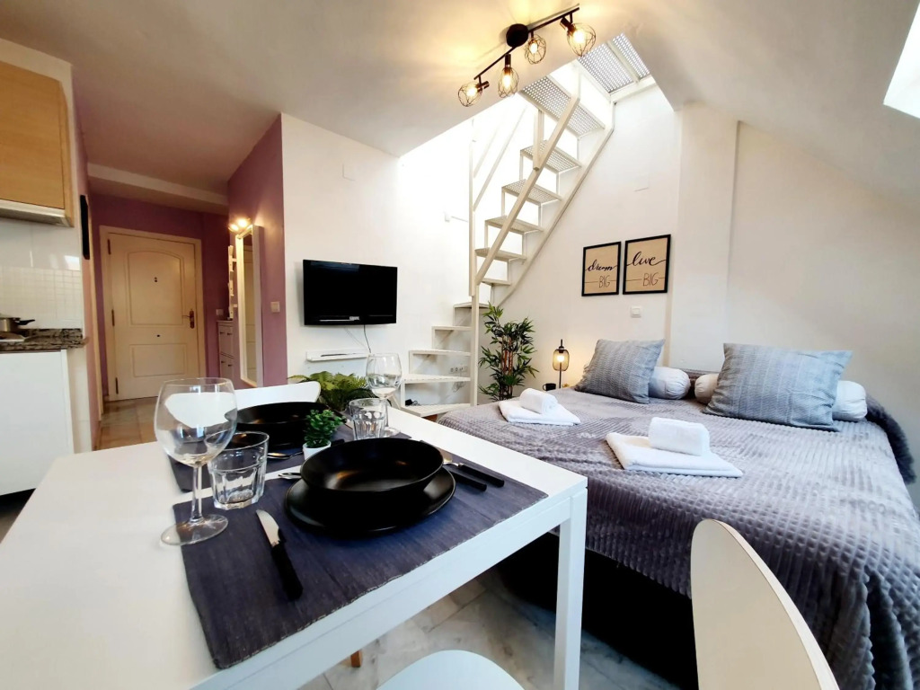 Captain's Penthouse Studio