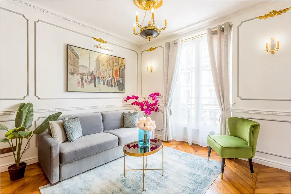 Luxury 2 bedroom 2.5 bathroom Louvre