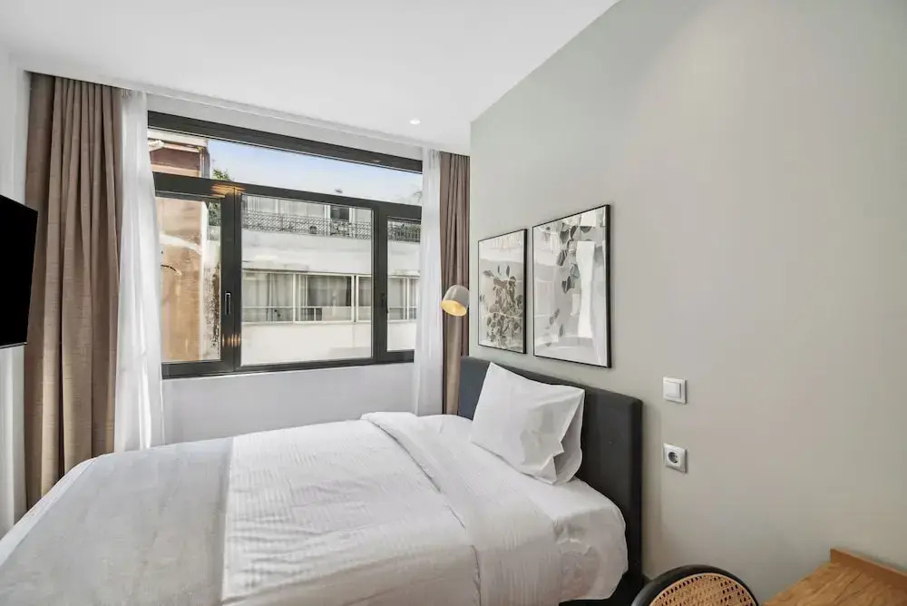 Limehome Piraeus Olive
