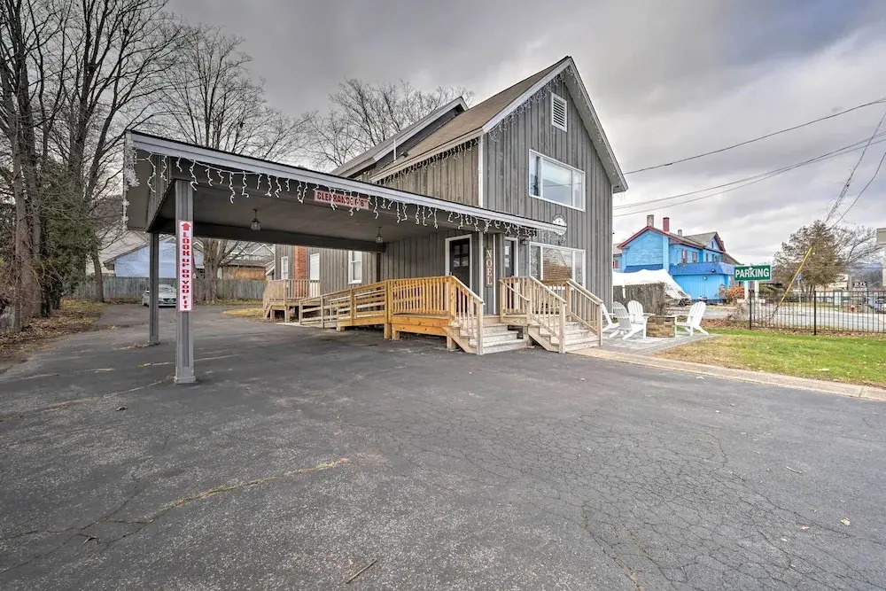 Family-friendly Retreat: Walk to Lake George!