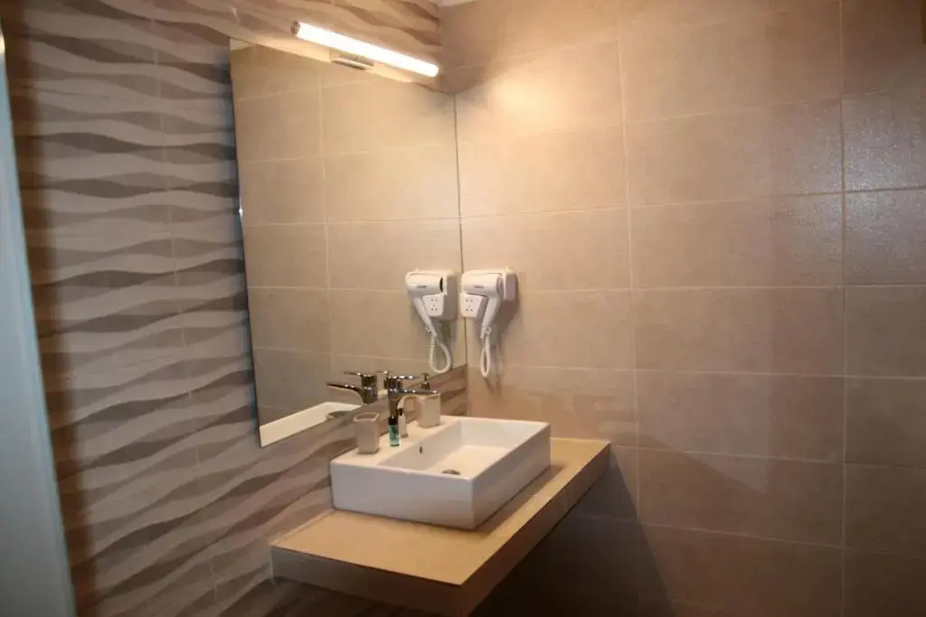 Sonia Hotel & Suites