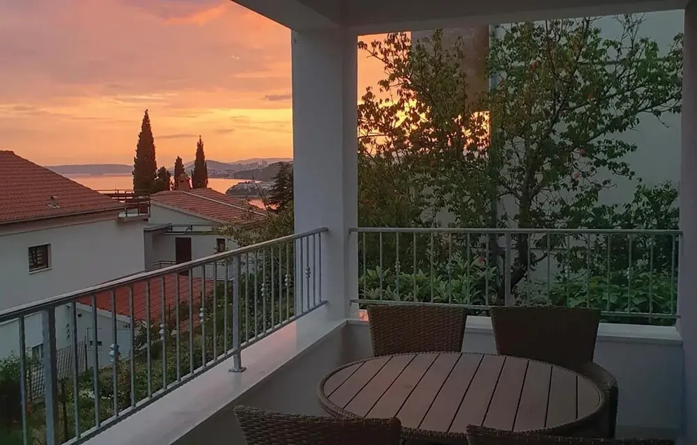 Nice Apartment in Podstrana With 2 Bedrooms and Wifi