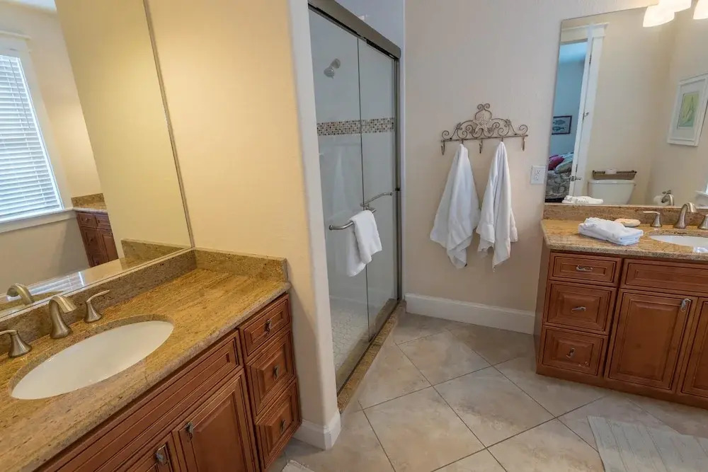 South Seas Apartment 6
