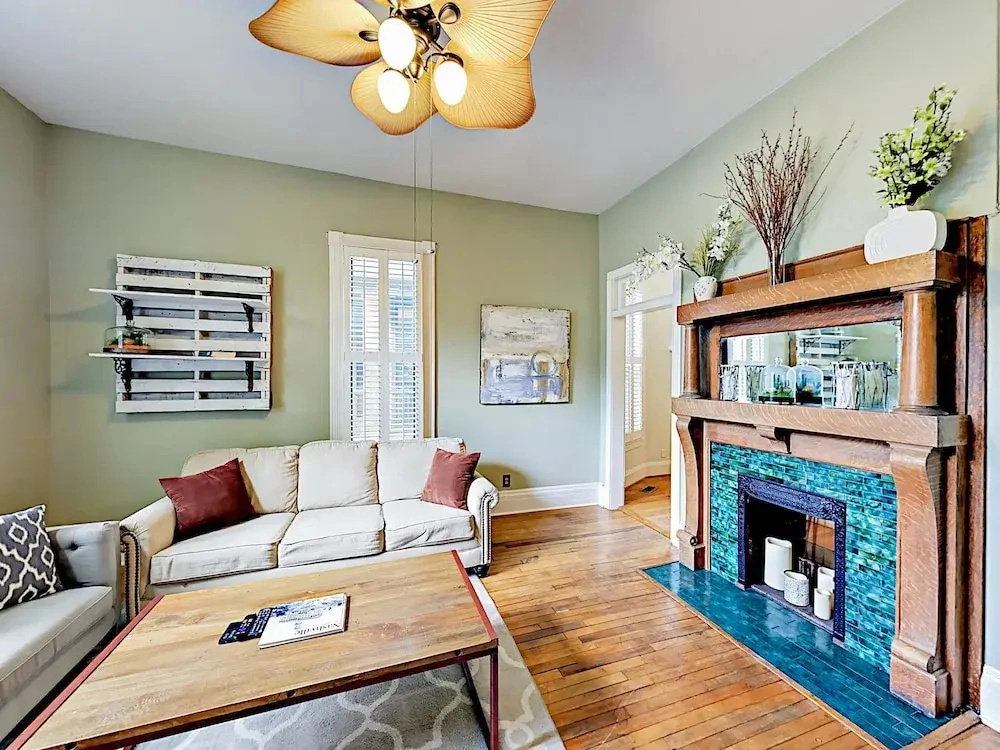 3Br Gorgeous Victorian House by RedAwning