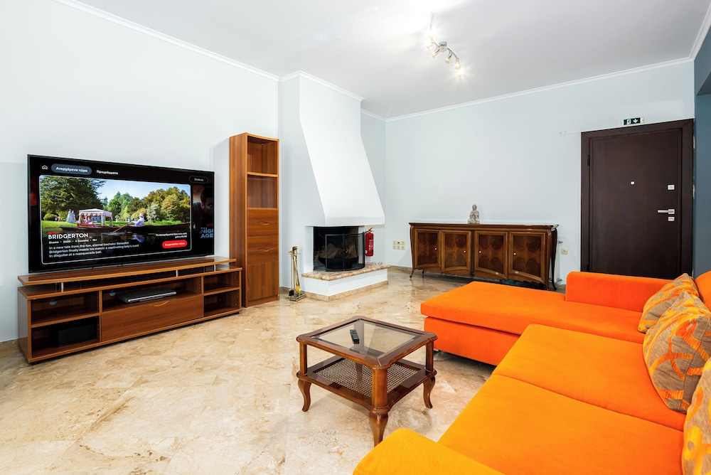 Spacious 144sqm flat near Mount Ymittos