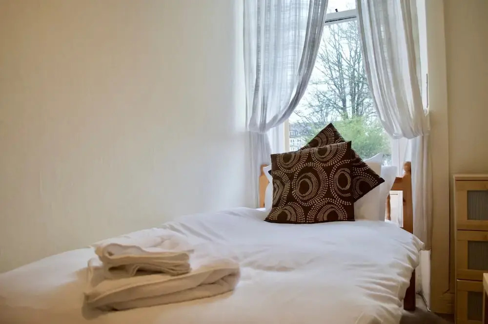 3 Bedroom Flat In Morningside