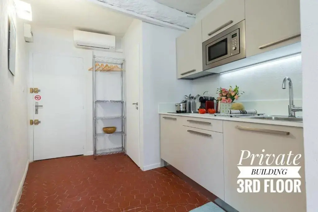 Private Building, 4 Apts, Unique at Nice - Old Town