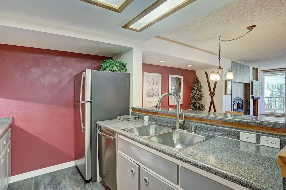 2092 The Pines