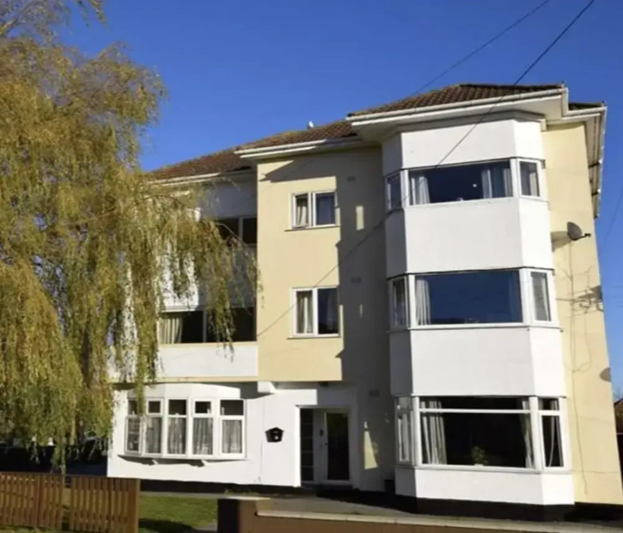 Beachside Home - Sleeps 5, Garden, Parking & Pets