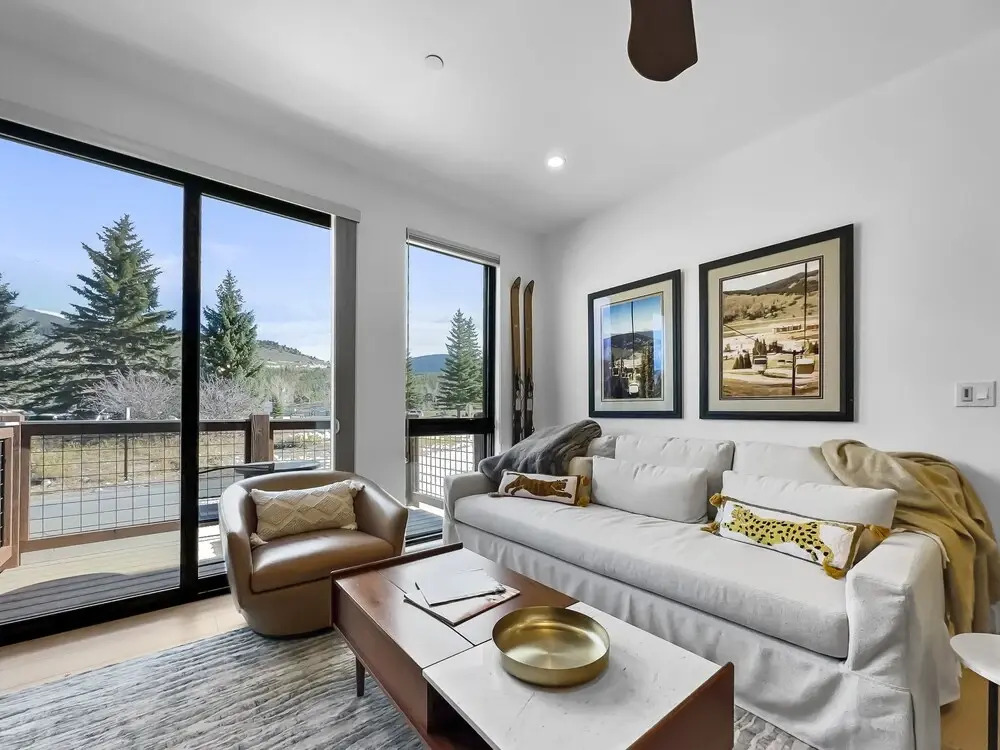 541 Center Circle 3br 3.5ba 3 Bedroom Townhouse by RedAwning