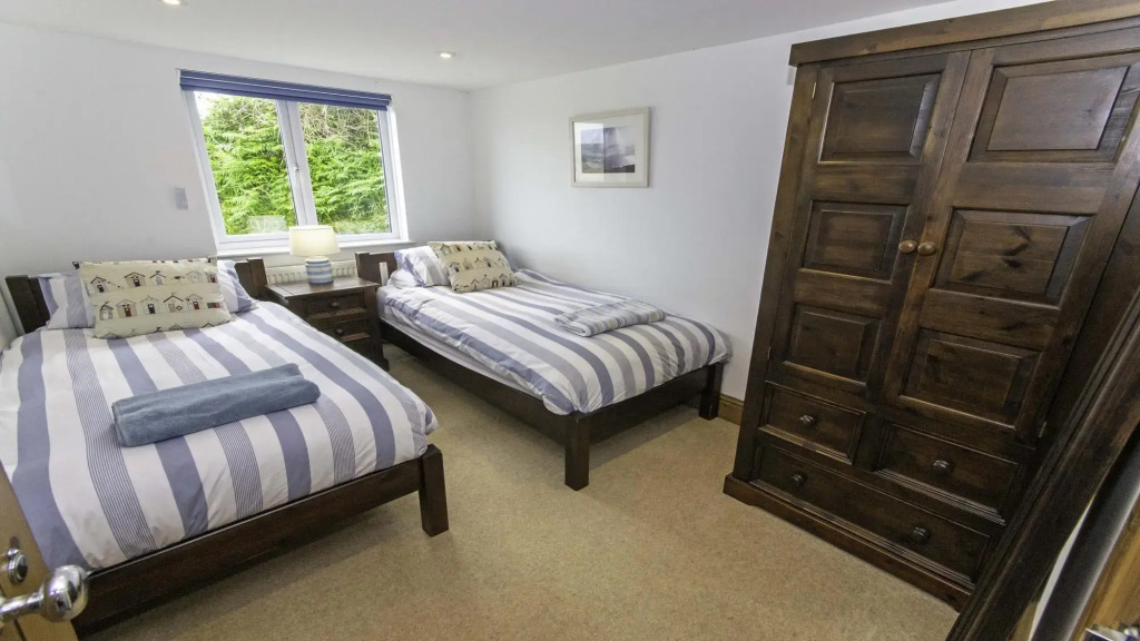 Stables & Breeze | 6 Bedrooms / Sleeps 13 | Sea Views