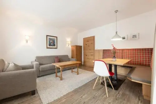 Ferienwohnung Haus Zyka - inklusive STUBAI SUPERCARD - nähe Elferlifte - Supermarkt - Busstop