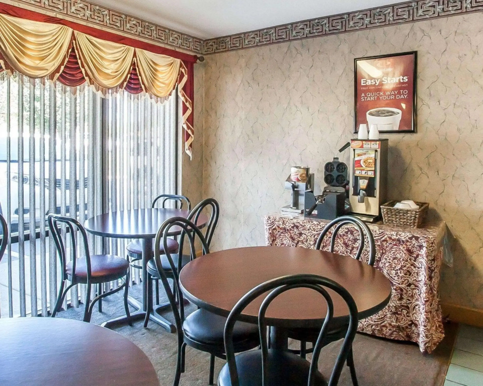 Econo Lodge Inn & Suites Murfreesboro Shopping District