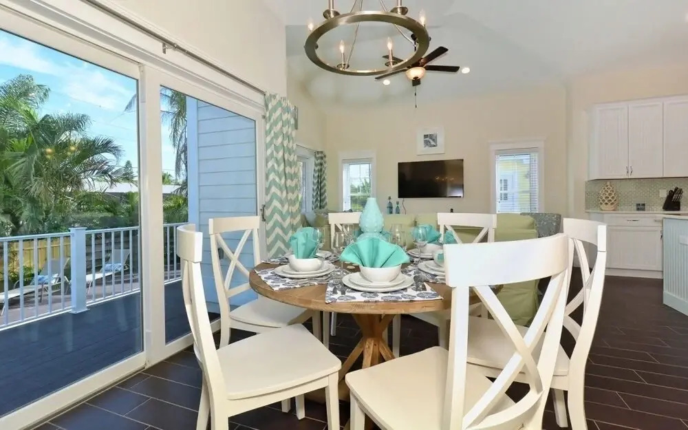 On Turtle Time - Beautifully Updated wHeated Pool Covered Porches Beach Gear Walk to Beach