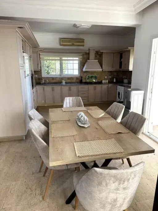Beautiful 5 bed Villa with Pool
