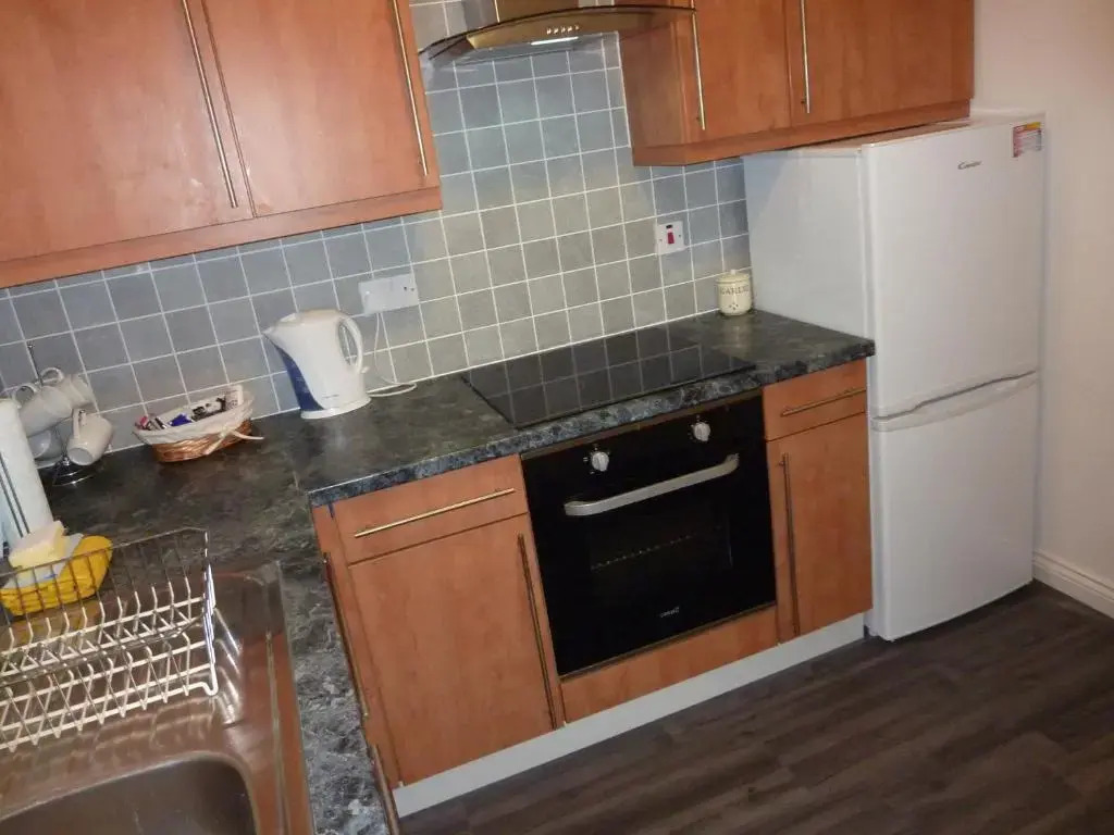 Paisley Central Apartment #2