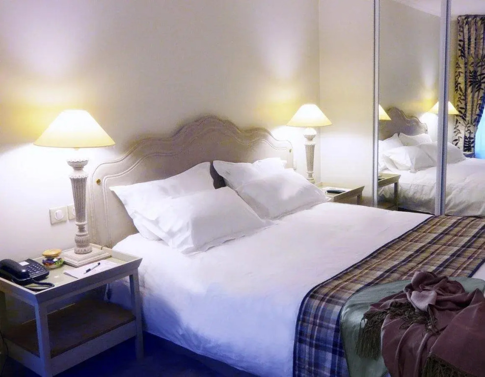 Hôtel Vernet Champs Elysées Paris