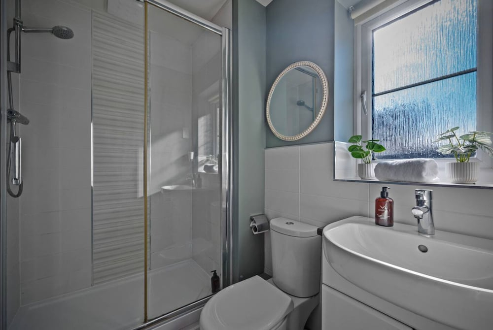 The Seven Residence - Hot tub, 5 min to Bicester Village, Pet friendly