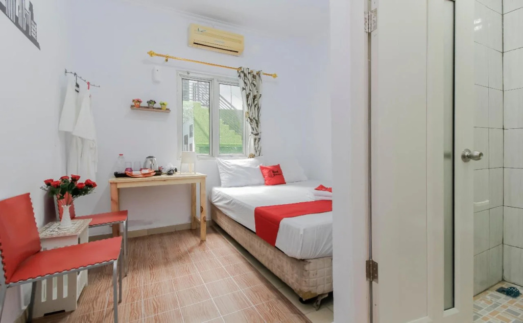 RedDoorz Plus near Budi Luhur University Jakarta