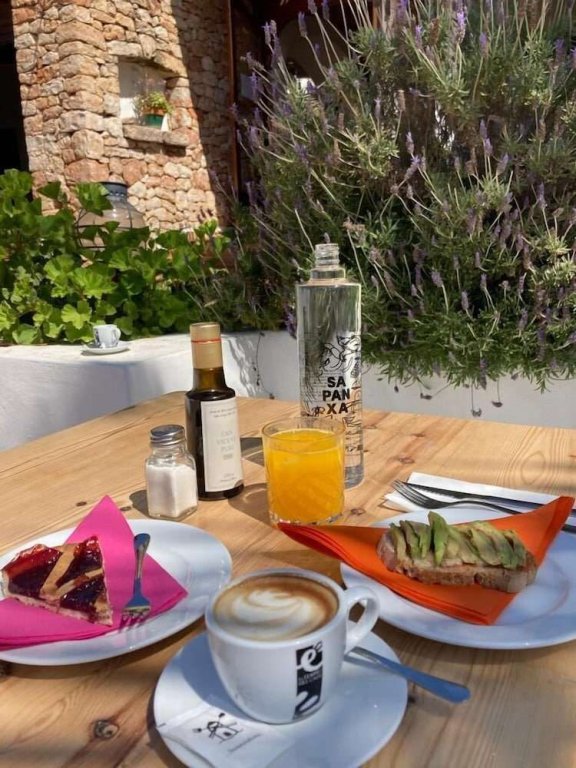 Hostal Illes Pitiüses