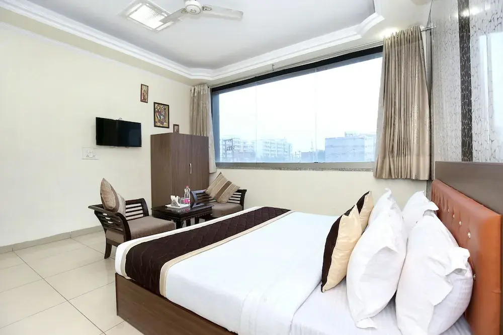 OYO 10832 Hotel JB 2
