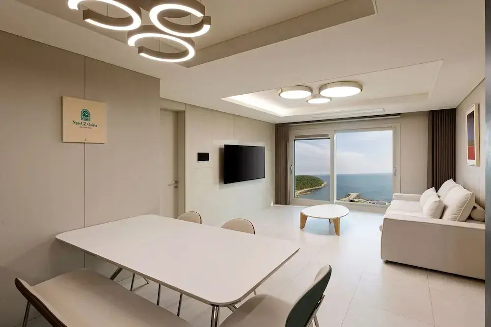Acro-osiria Residence