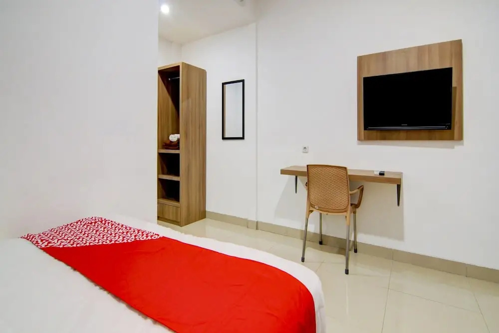 The Shine Residence by OYO Rooms