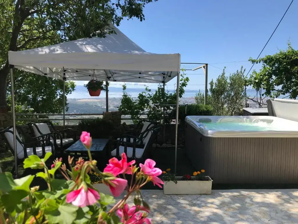 RELAX HOUSE