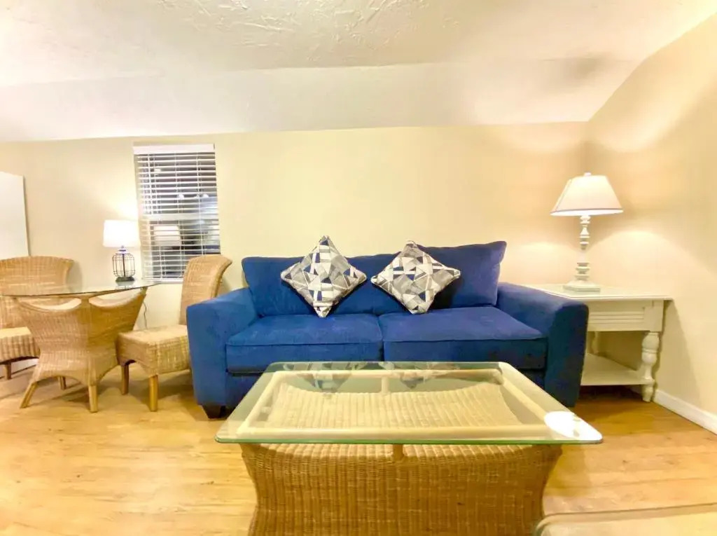 Siesta Beach Cottage, Sleeps 6, Walk to Beach, Stores, & Restaurants