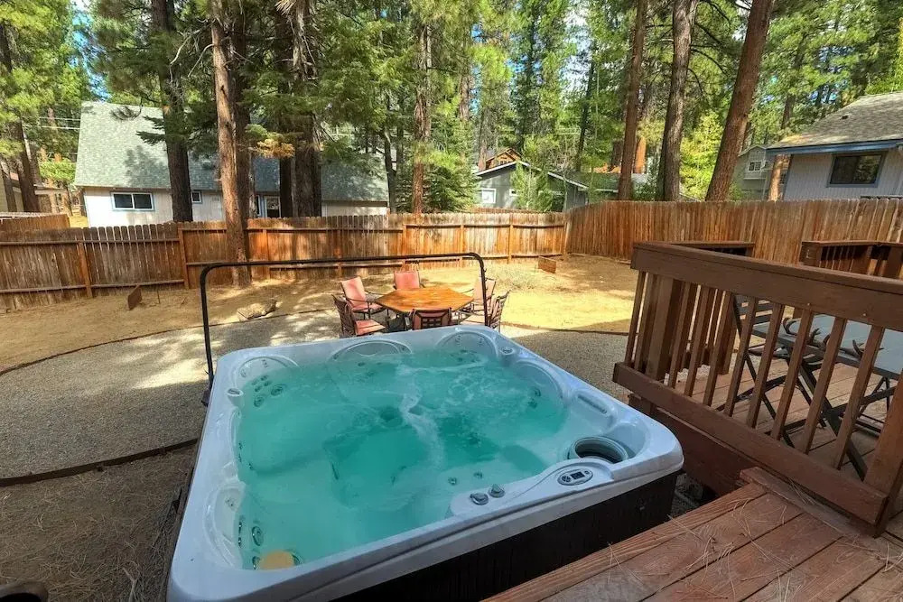 Montgomery Estates Bliss - Hot Tub, Pets, Family Fun!