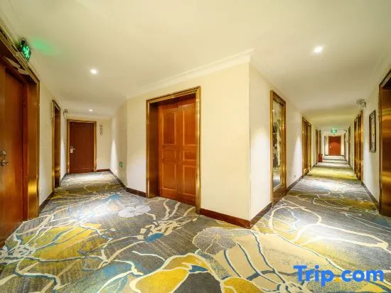 Holiday Inn (Fuyang Yingzhou District City Normal College)
