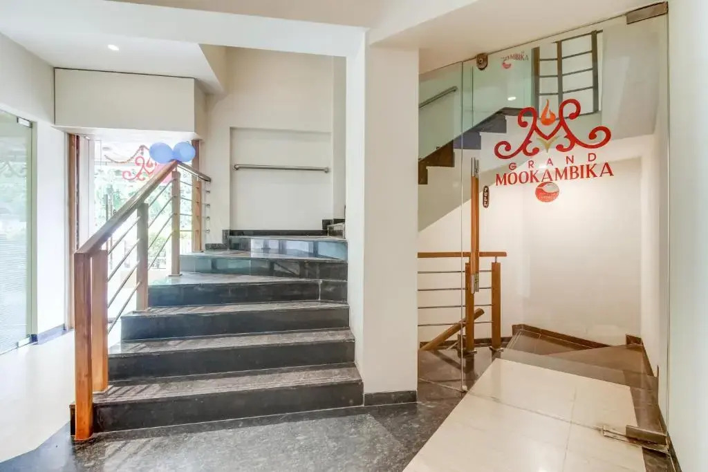 Oyo 13905 Hotel Grand Mookambika