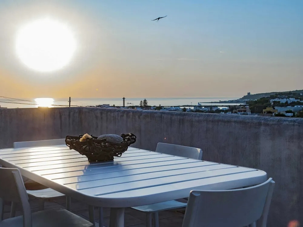 Villa Elena - Two Luxury Suites, garden & fast Wi-Fi near the Sea