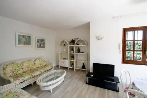 Casas Blancas Parque Montroig