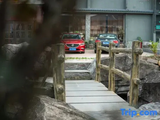 Qingxiang Manchu Guesthouse